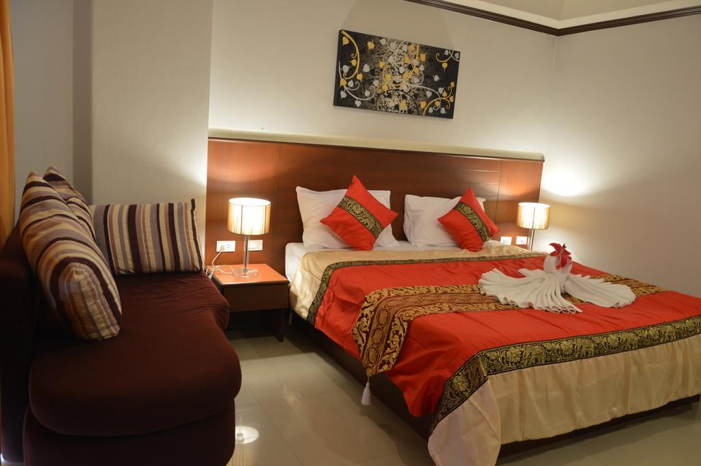 Sharaya Residence Patong Esterno foto