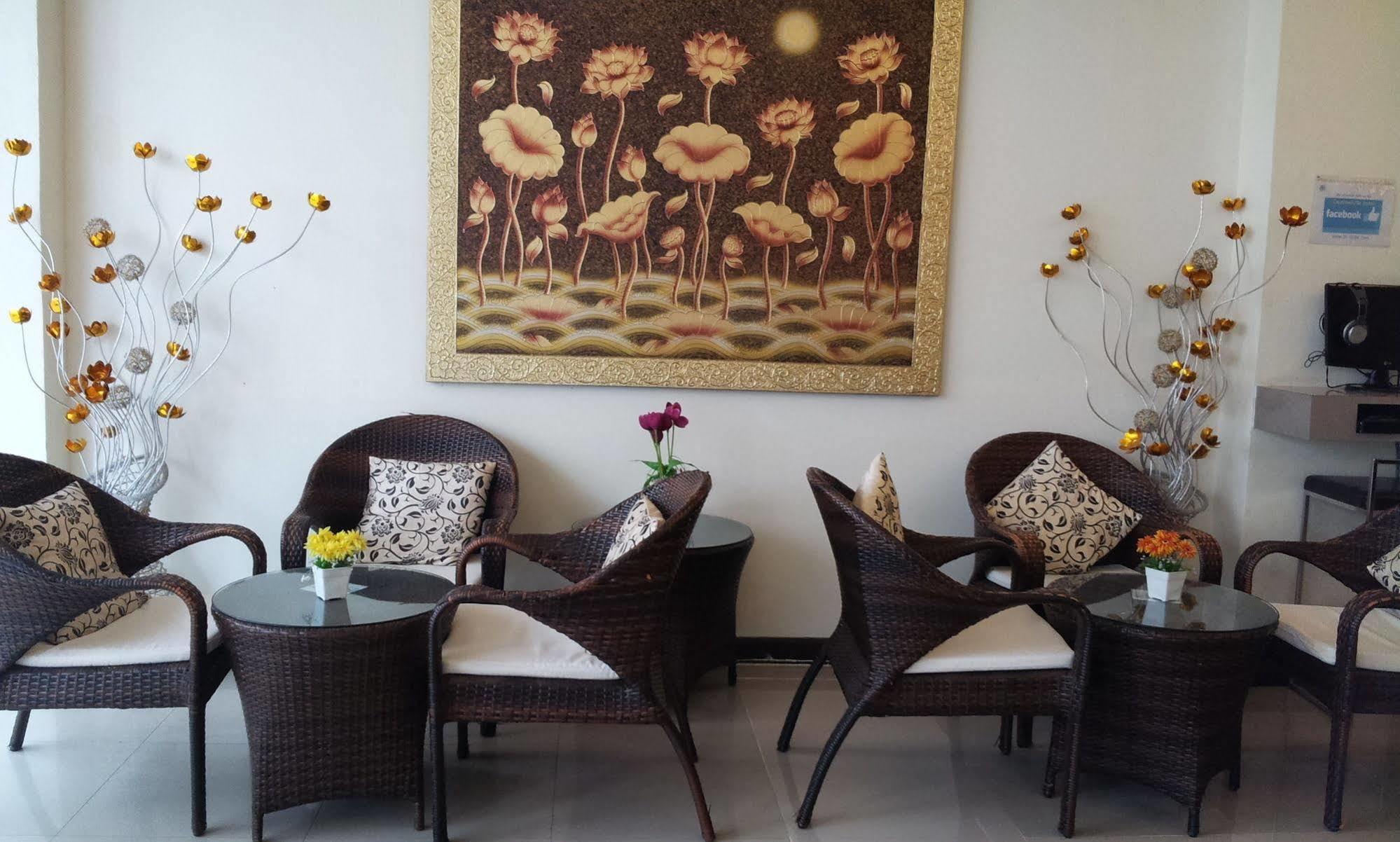 Sharaya Residence Patong Esterno foto