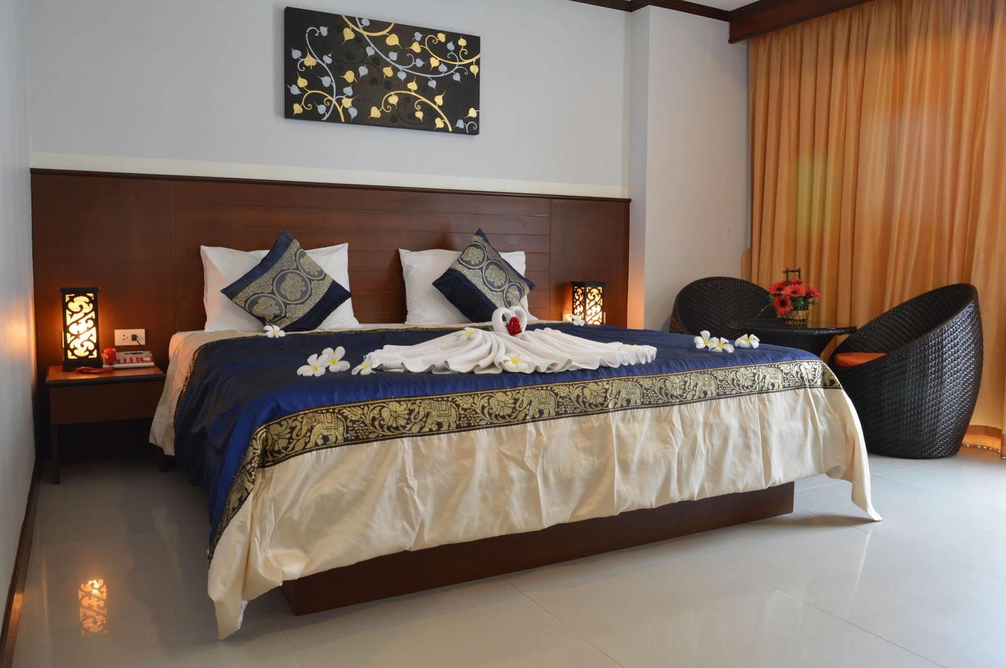 Sharaya Residence Patong Esterno foto